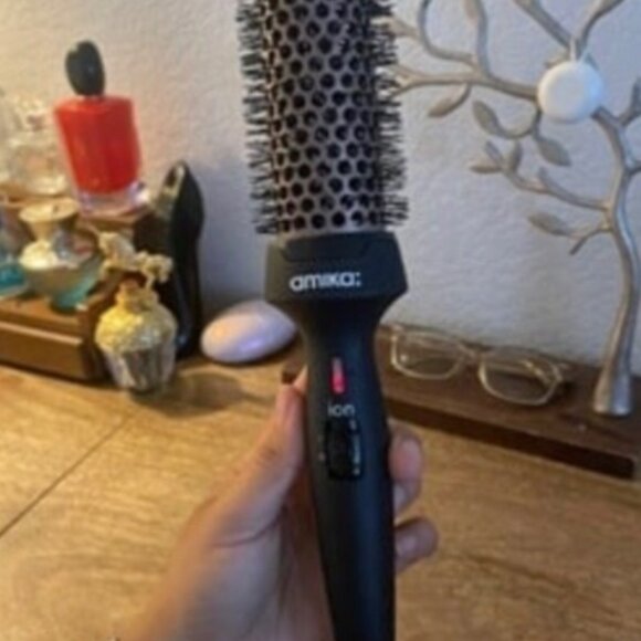 Amika Blowout Babe Thermal Brush GENTLY USED - Picture 2 of 4